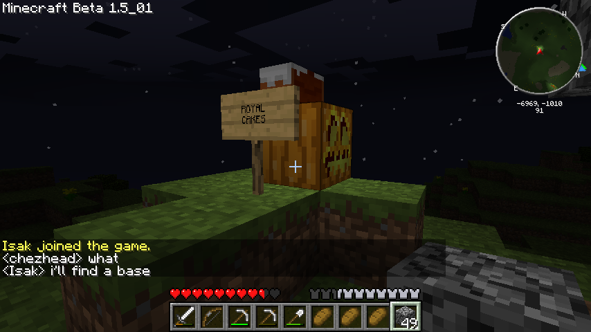 A wooden base with a sign that says 'FOTIL CRATES' and a chat message from Isak saying they joined the game.